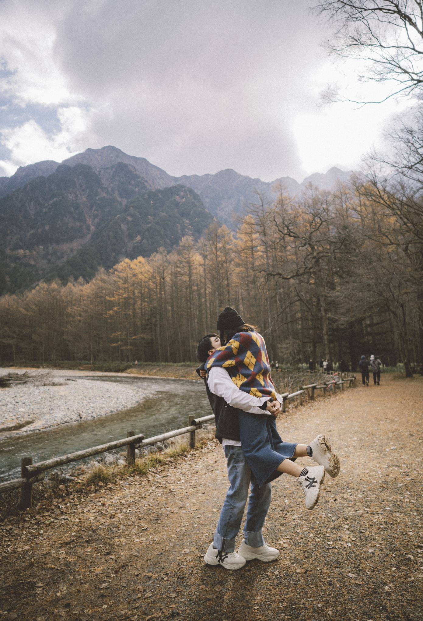 Gặp được nhau giữa hàng vạn người quả là một điều may mắn và hạnh phúc! ảnh 12