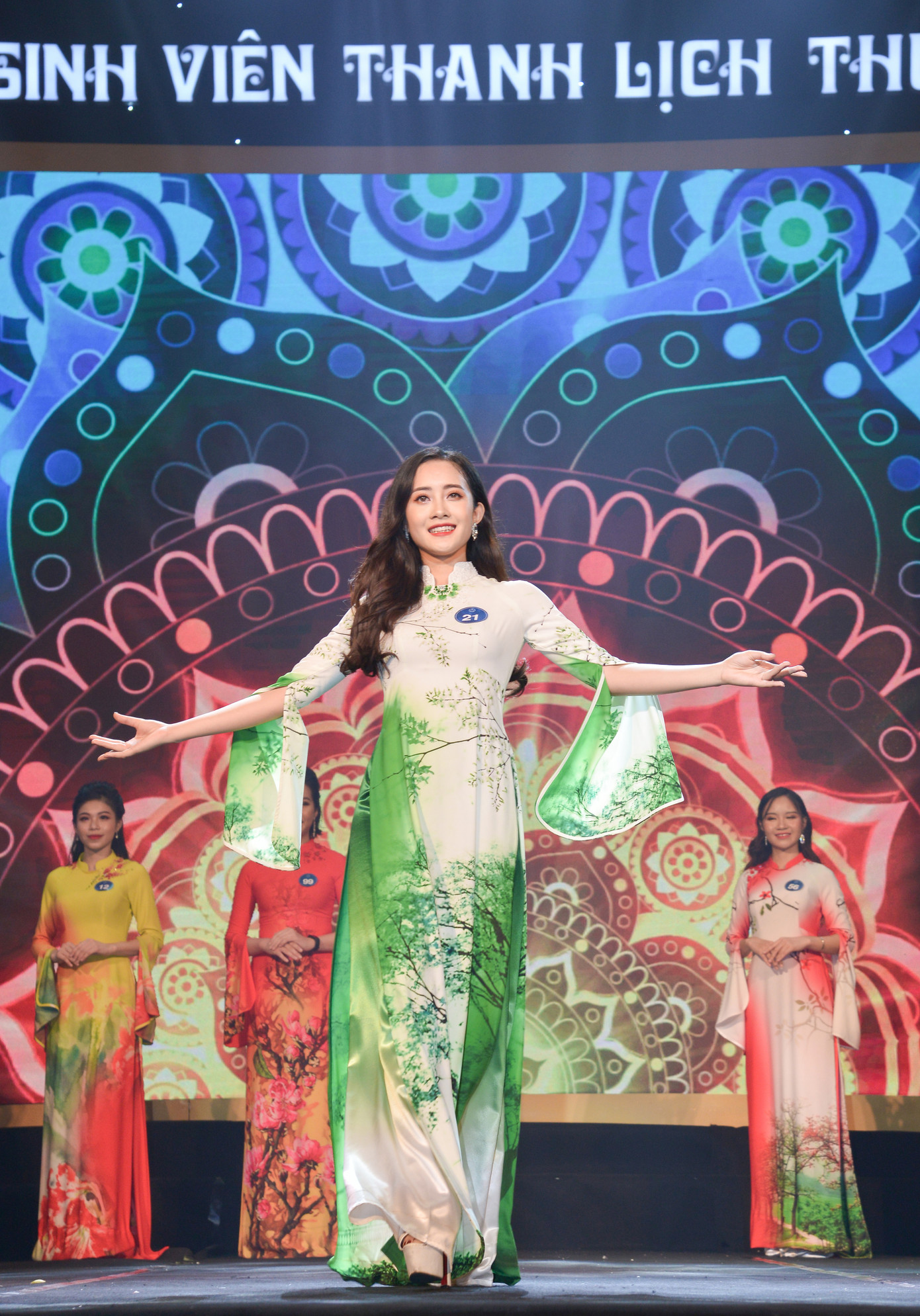 Hoa khôi Học viên Tài chính: Tôi hài lòng với cuộc sống hiện tại! ảnh 1