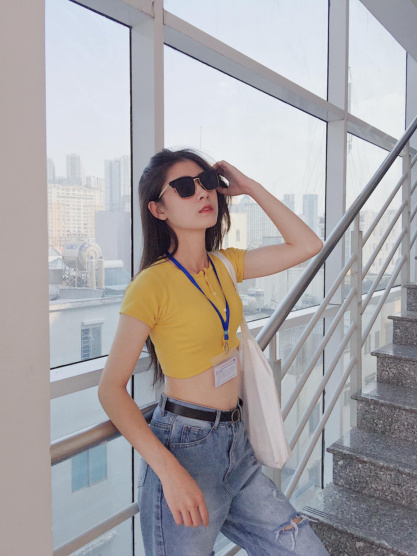 Vẻ đẹp trong veo của nữ sinh Hutech trong bộ đồng phục trường ảnh 6