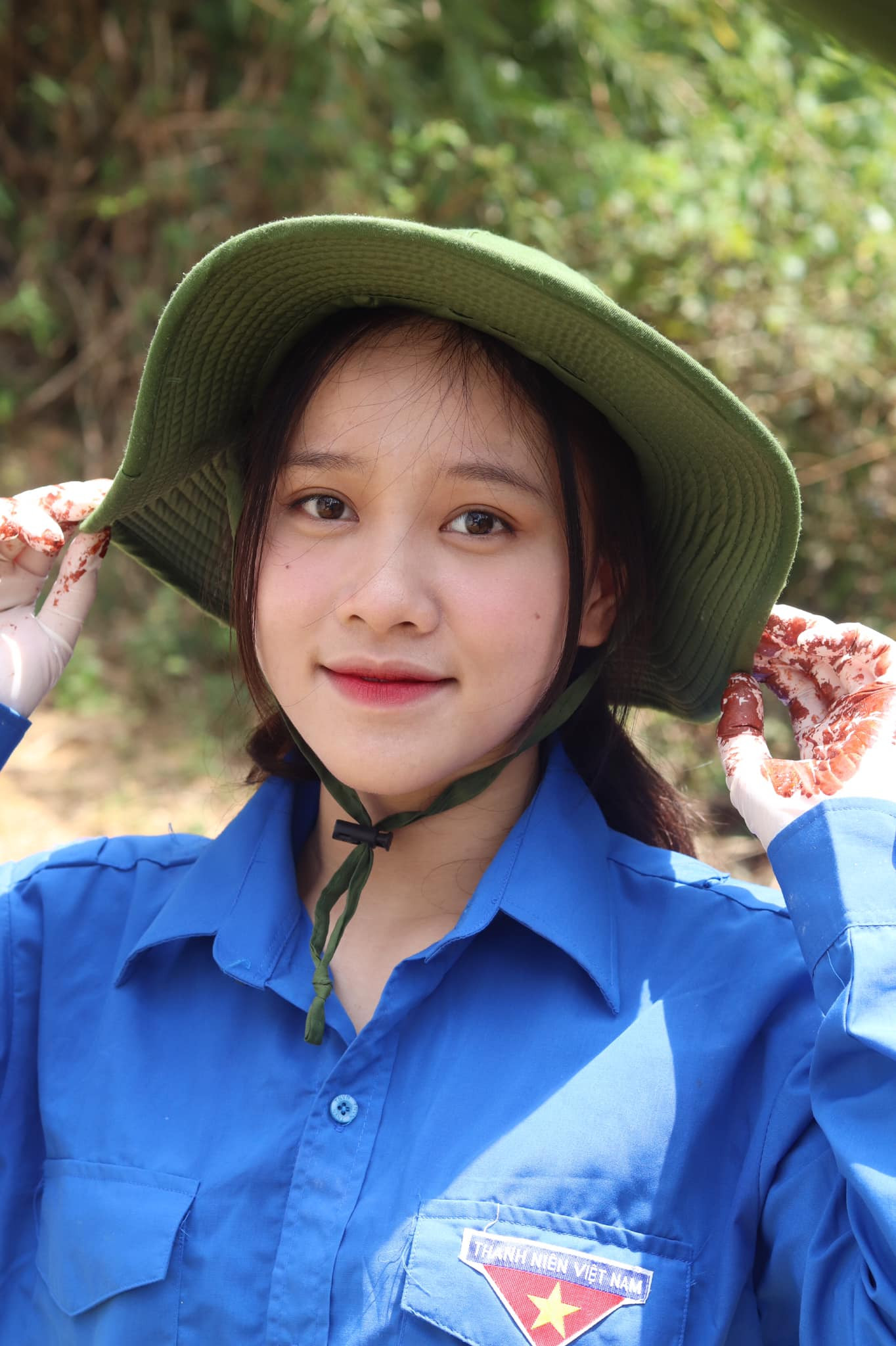 Hot Tiktoker Ngoại thương đa tài mê tình nguyện: Cháy bỏng ước mơ làm tiếp viên hàng không ảnh 15