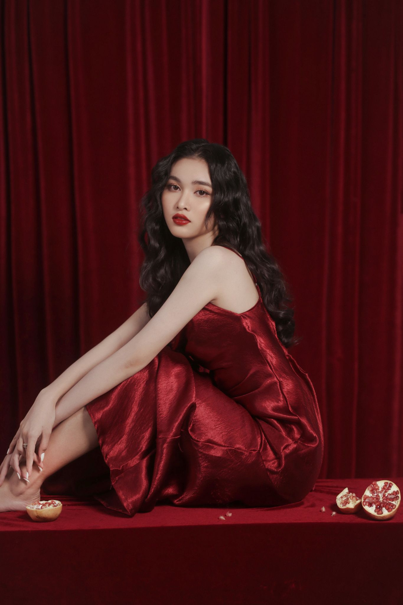 Người đẹp Hồng Nhung khoe vẻ đẹp hút hồn trong bộ ảnh đón năm mới ảnh 9