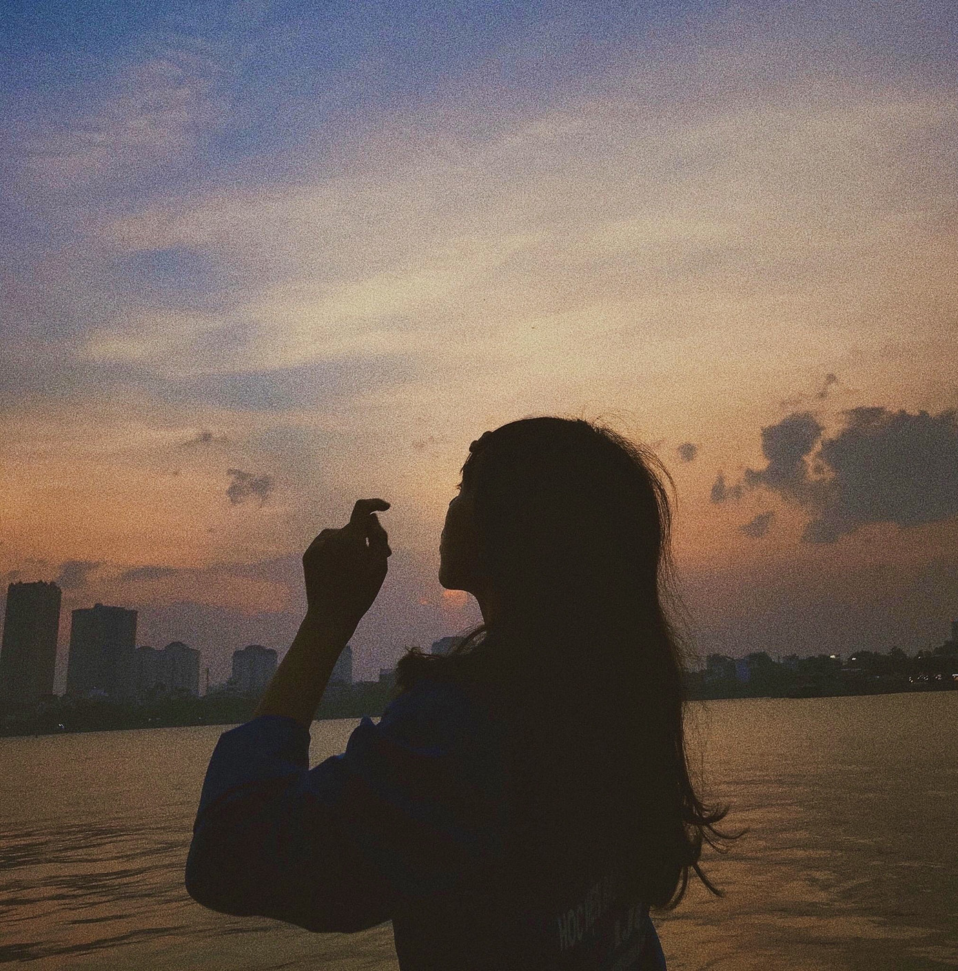 Hoàng hôn hồ Tây: Điểm check-in, thư giãn của giới trẻ Hà Thành ảnh 2