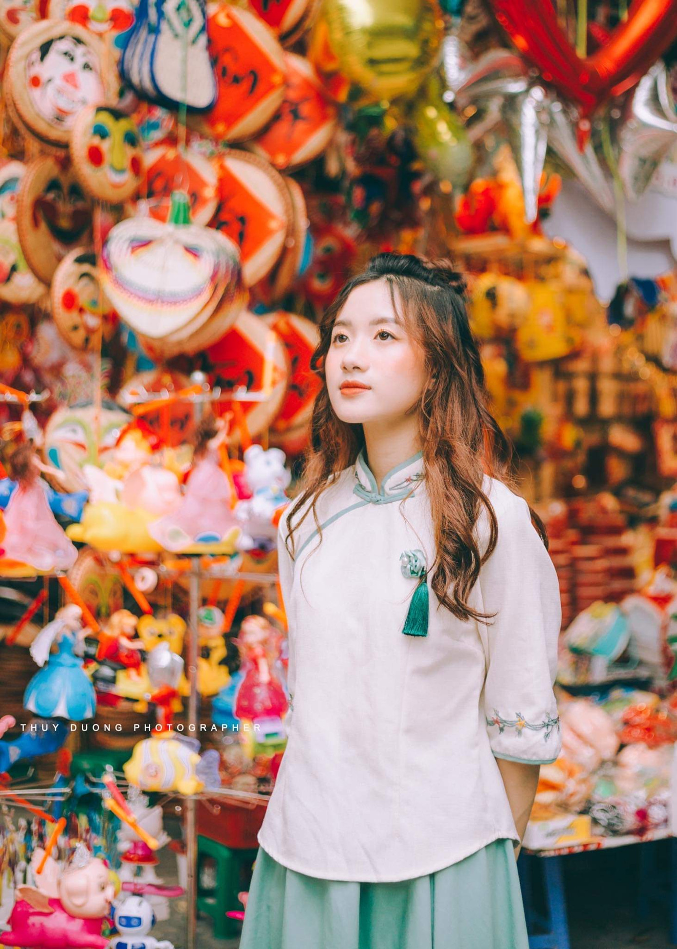 Nữ sinh 10X gây thương nhớ trong bộ ảnh đón Trung thu trên phố Hàng Mã ảnh 4