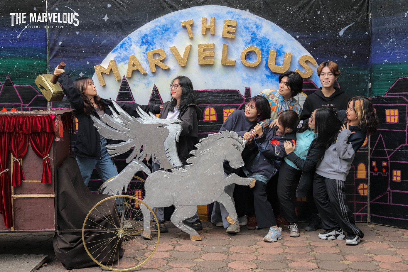 Trai xinh gái đẹp trường Báo nô nức check-in cùng photobooth “X-Project” ảnh 3