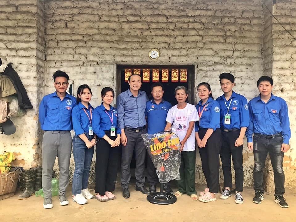 Mùa hè xanh tình nguyện của tuổi trẻ trường Đại học Thương Mại ảnh 13