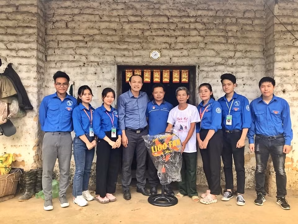 Mùa hè xanh tình nguyện của tuổi trẻ trường Đại học Thương Mại ảnh 13