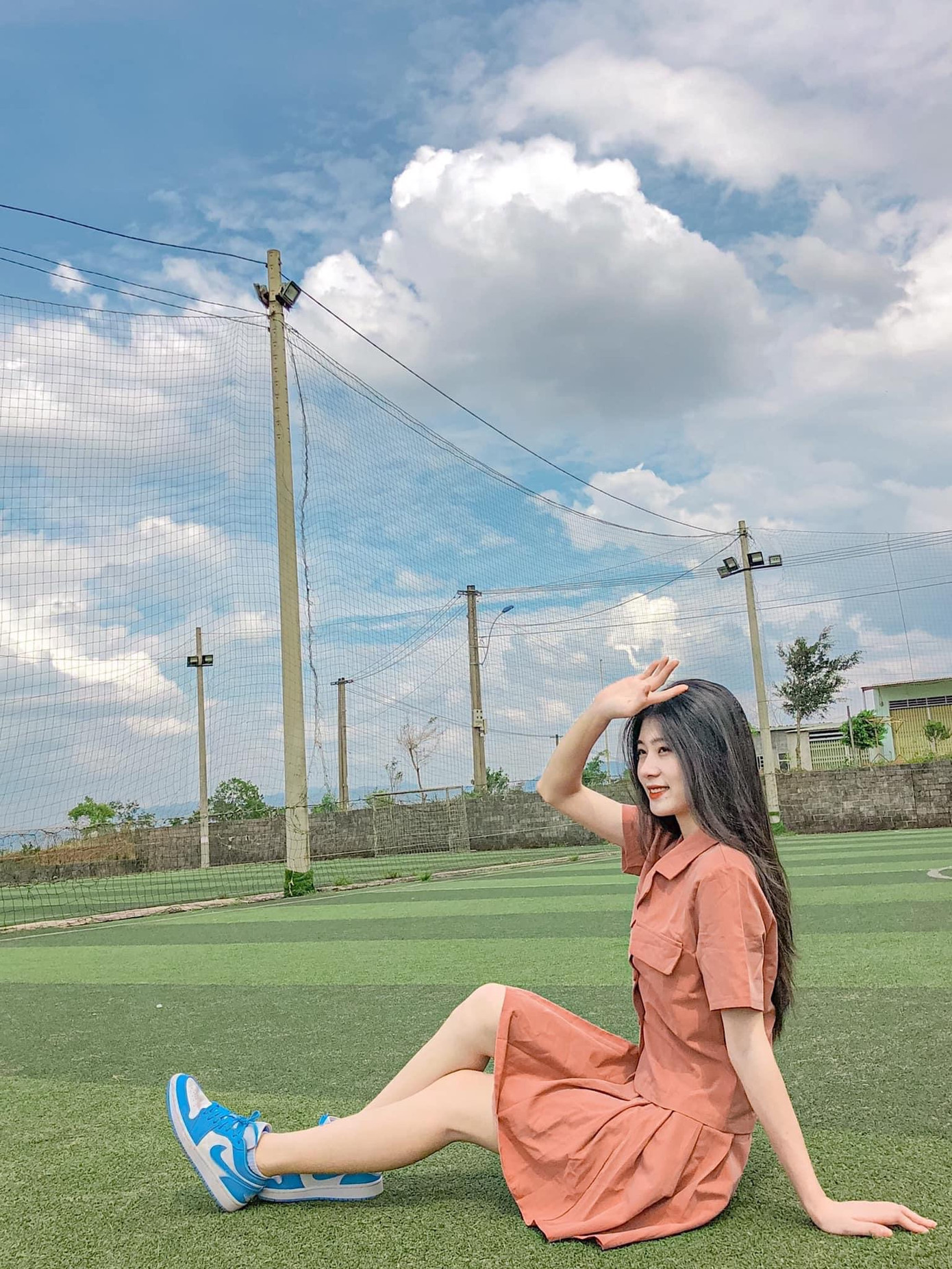 Vẻ đẹp trong veo của nữ sinh Hutech trong bộ đồng phục trường ảnh 11