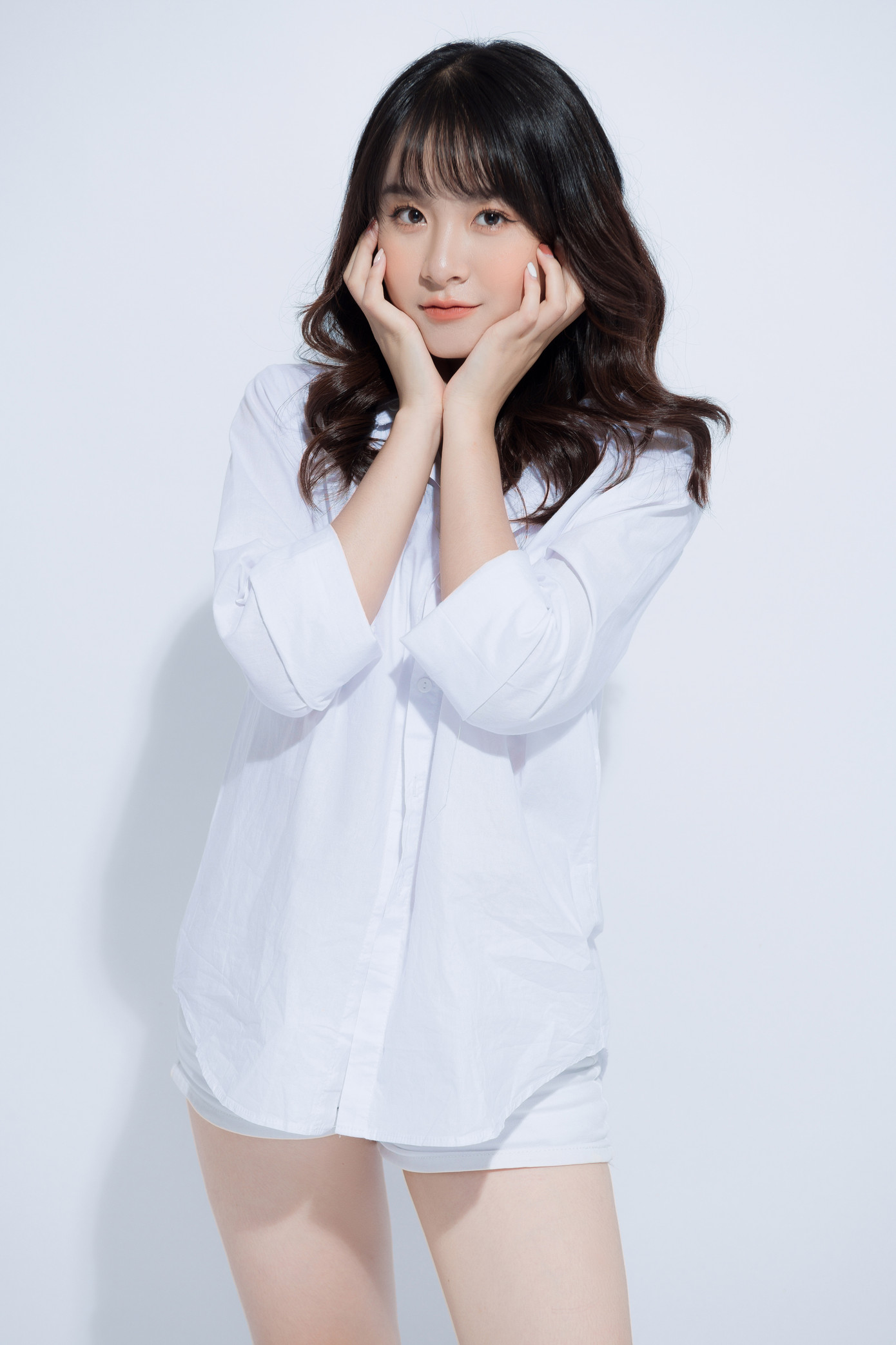 “Hot girl báo chí“: Nghệ thuật nằm bên tay trái ảnh 6