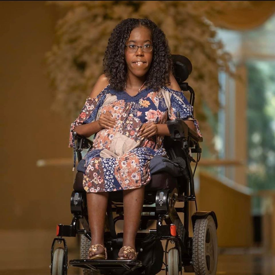 Năng lượng tích cực của cô hoa hậu từng bị nói ‘không thể sống quá 3 ngày’ ảnh 2