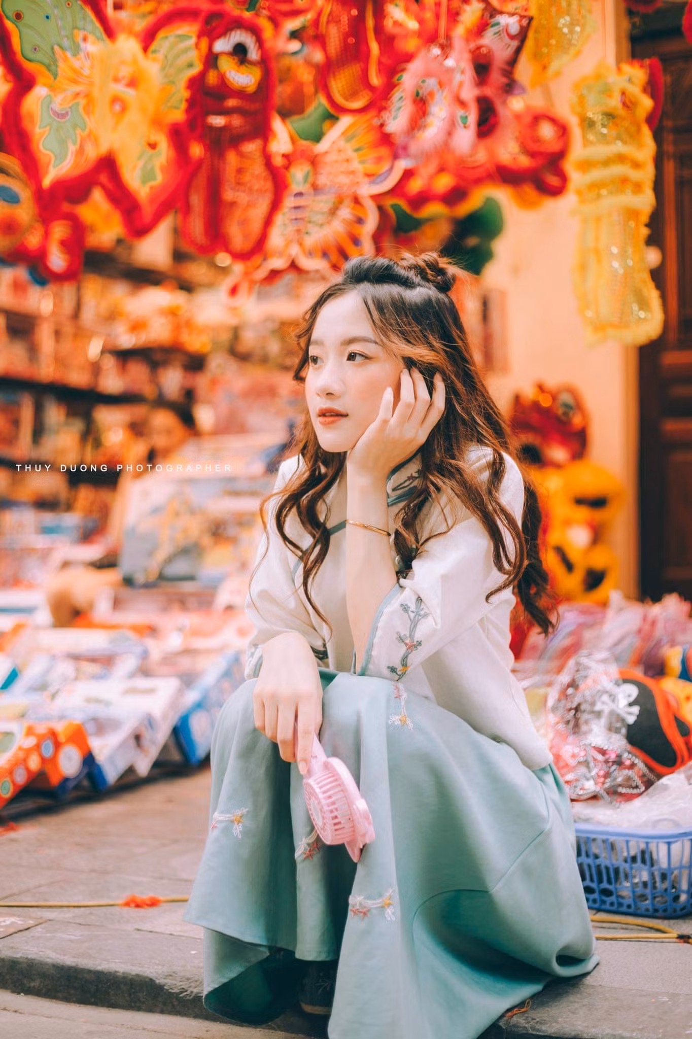 Nữ sinh 10X gây thương nhớ trong bộ ảnh đón Trung thu trên phố Hàng Mã ảnh 5