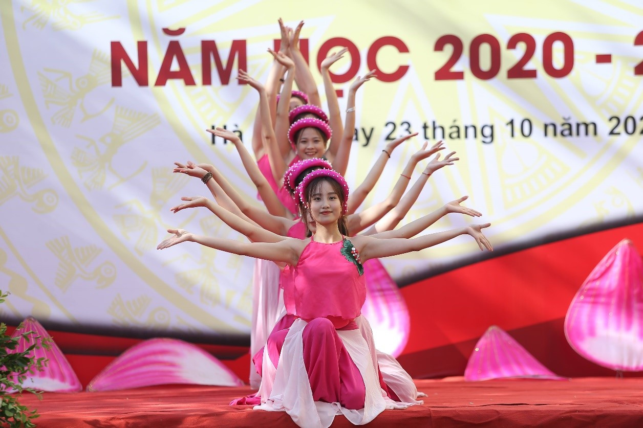 Trường Đại học Phương Đông đón gần 2000 tân sinh viên trong lễ Khai giảng năm học mới ảnh 2