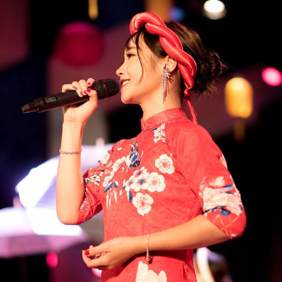 Tân cử nhân trẻ tuổi nhất trường ĐH Kinh tế Quốc dân là Đảng viên, sinh viên xuất sắc ảnh 8