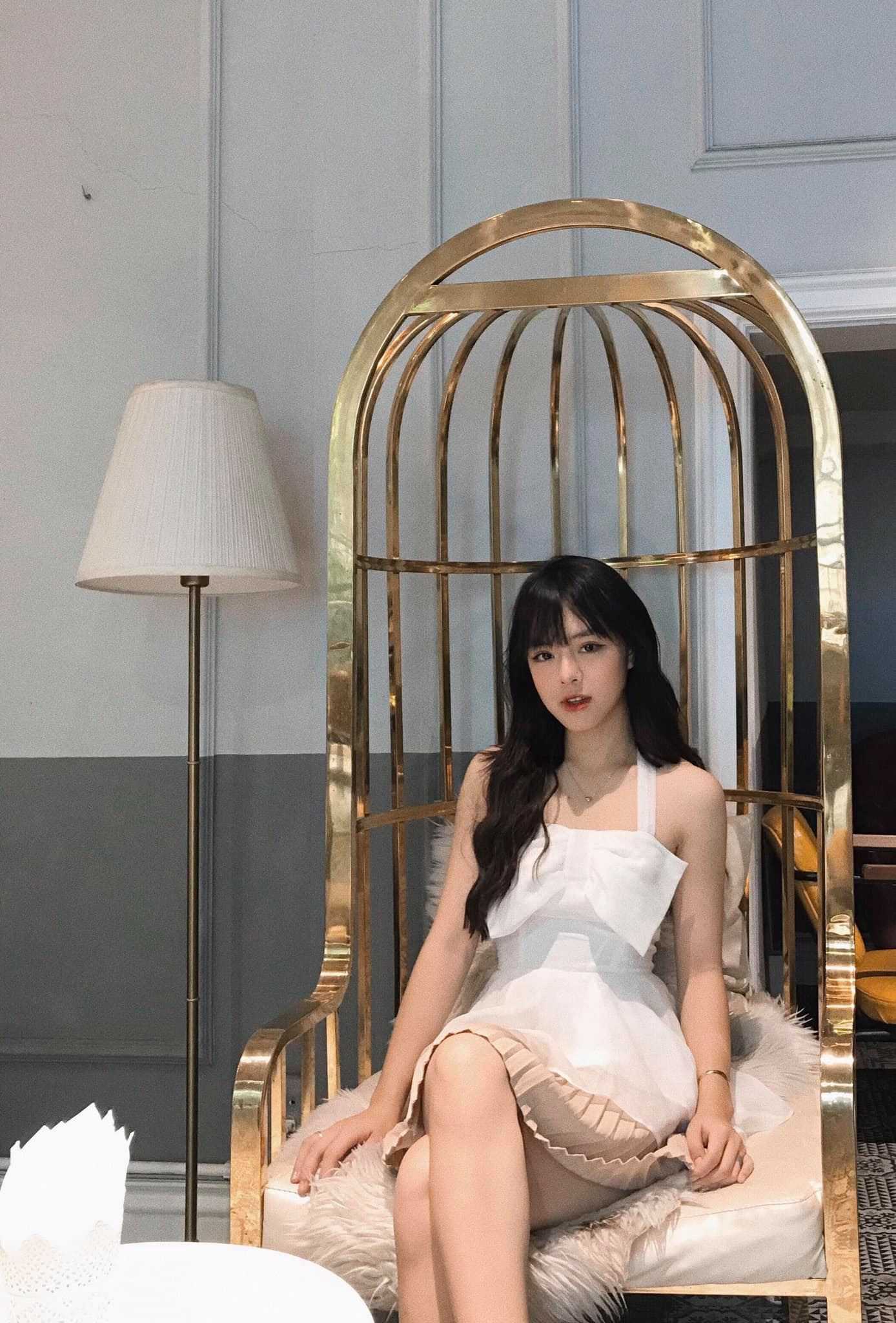 Cô sinh viên khoa Luật đam mê dẫn chương trình ảnh 2