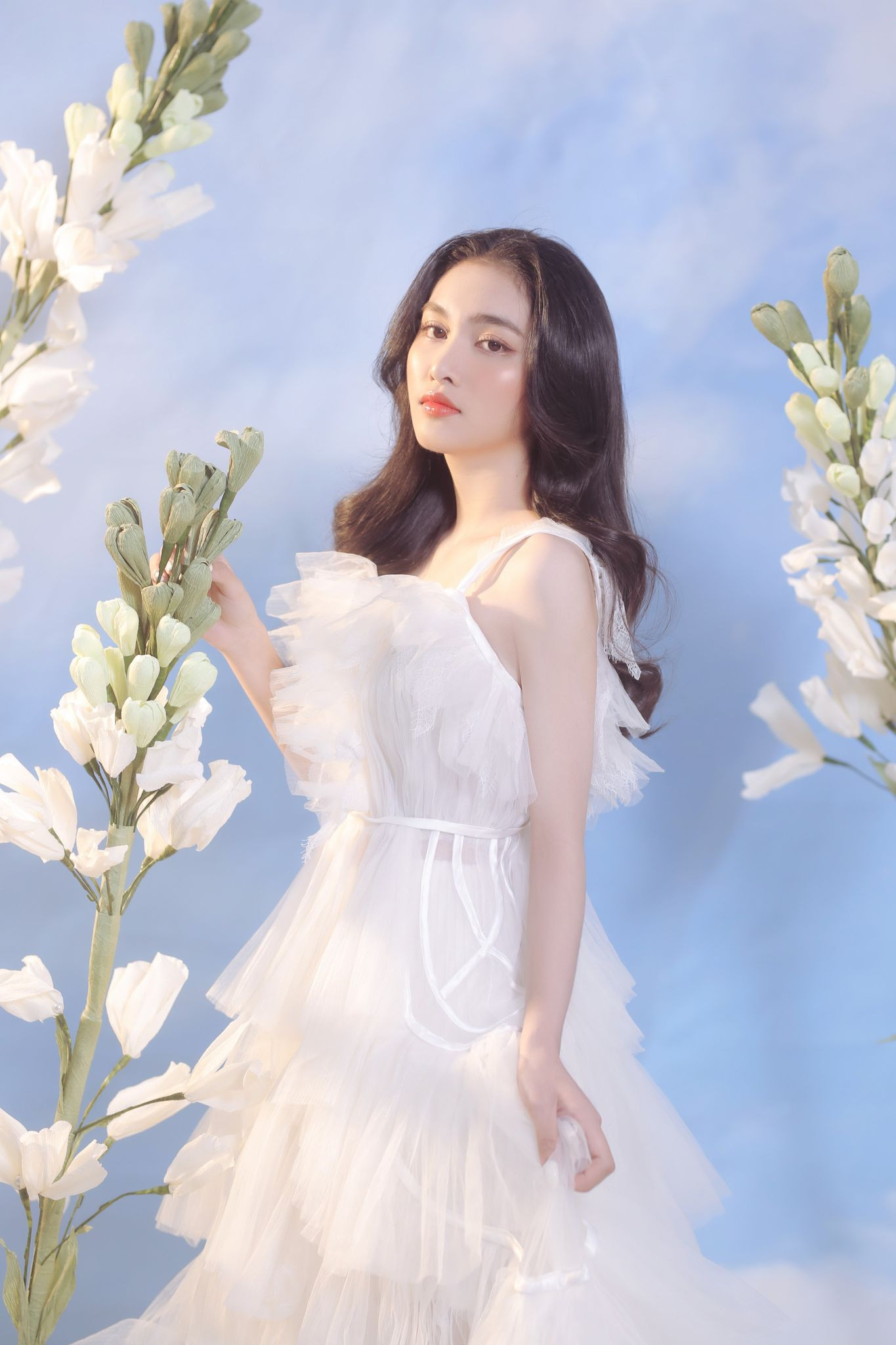 Người đẹp Hồng Nhung khoe vẻ đẹp hút hồn trong bộ ảnh đón năm mới ảnh 5