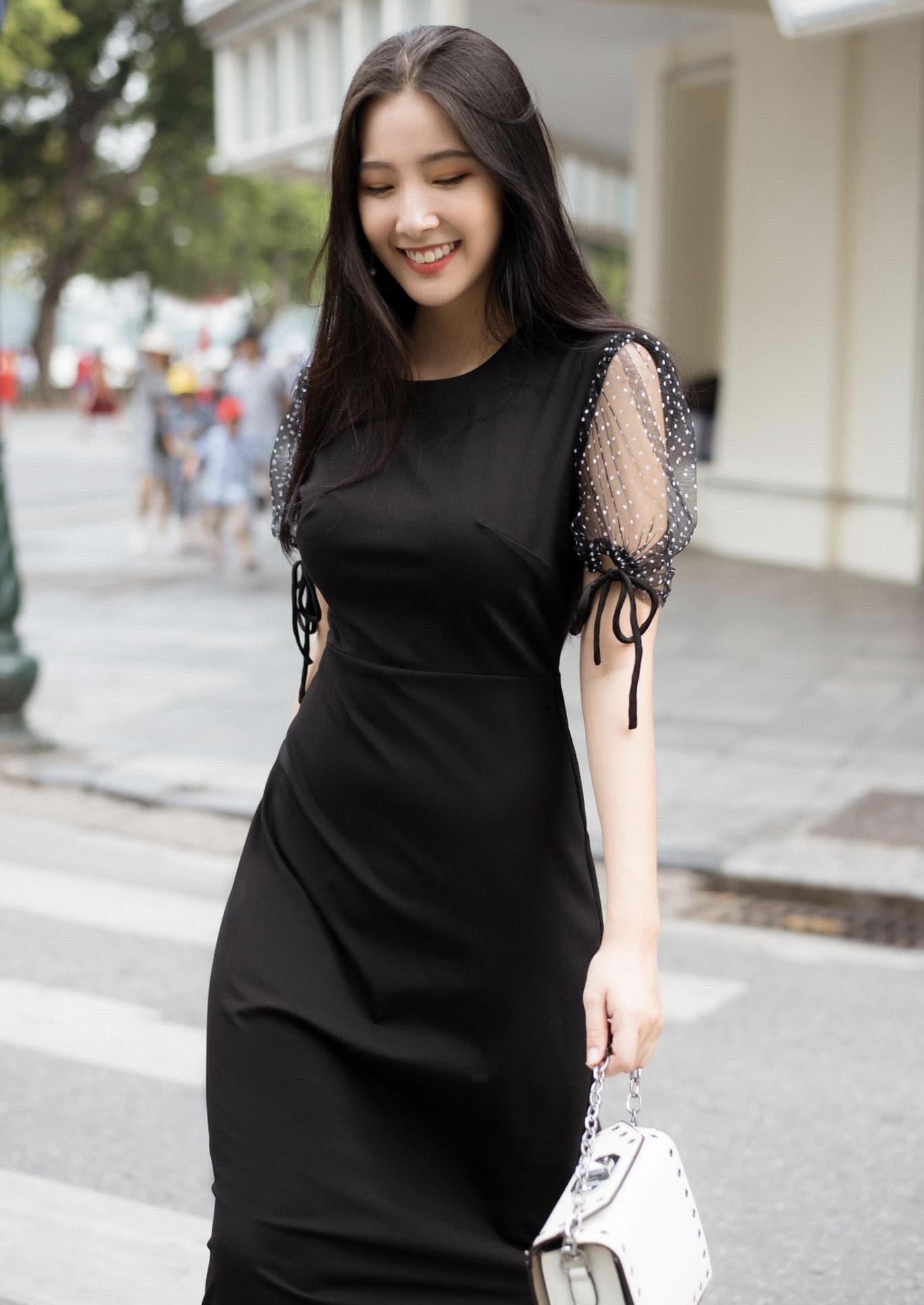 Nữ sinh ngành truyền thông thành thạo 3 ngoại ngữ, gây sốt với vẻ đẹp “thần tiên tỷ tỷ” ảnh 7