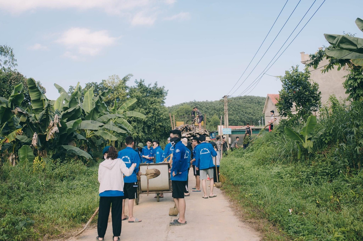 Mùa hè xanh tình nguyện của tuổi trẻ trường Đại học Thương Mại ảnh 9