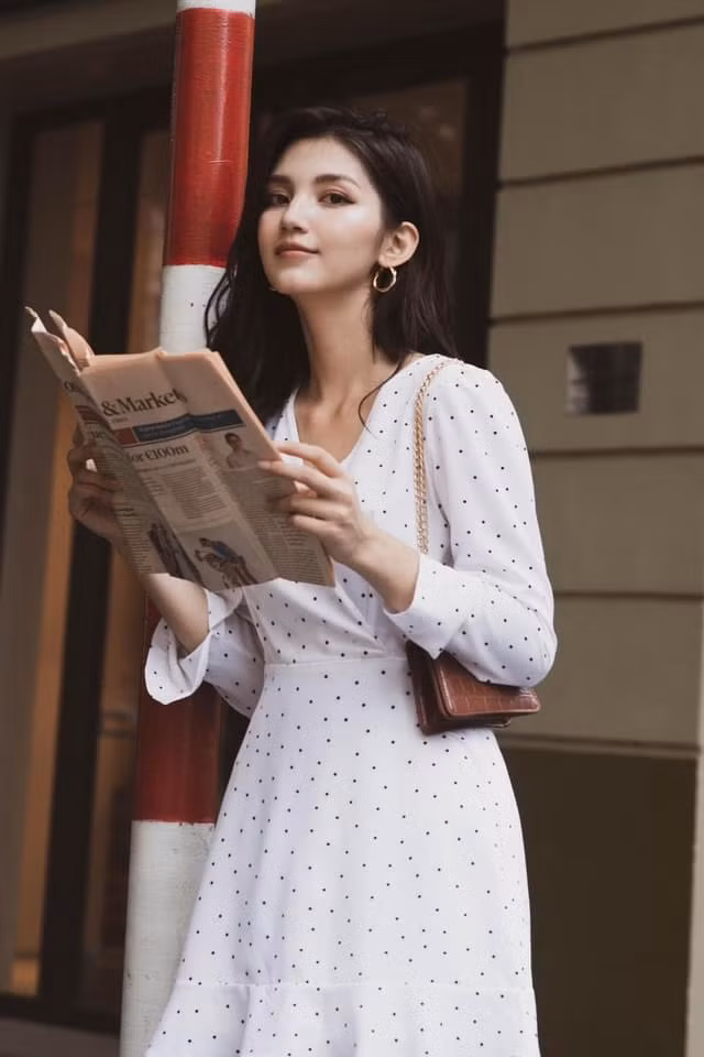 Nữ sinh trường Đại học Thương mại gây sốt bởi nét đẹp cá tính ảnh 3