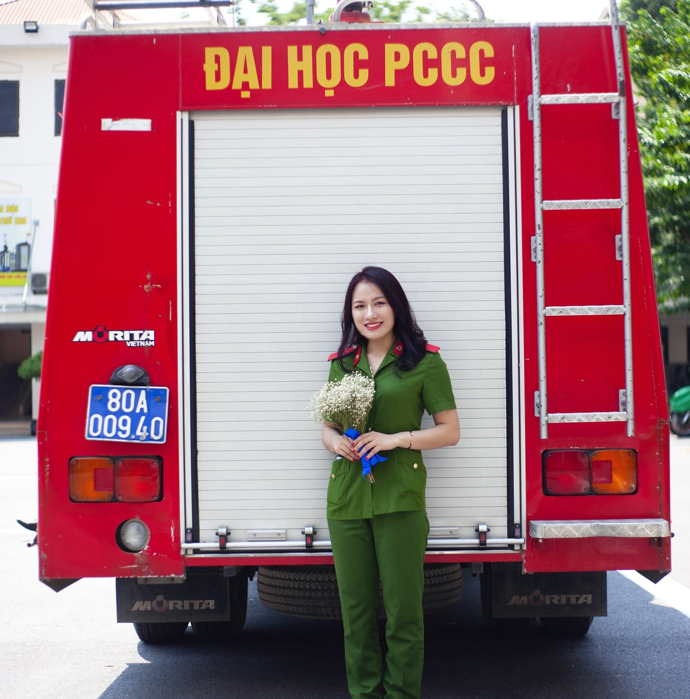 Nữ thủ khoa đầu ra trường ĐH Phòng cháy Chữa cháy được kết nạp Đảng trên giảng đường ảnh 1