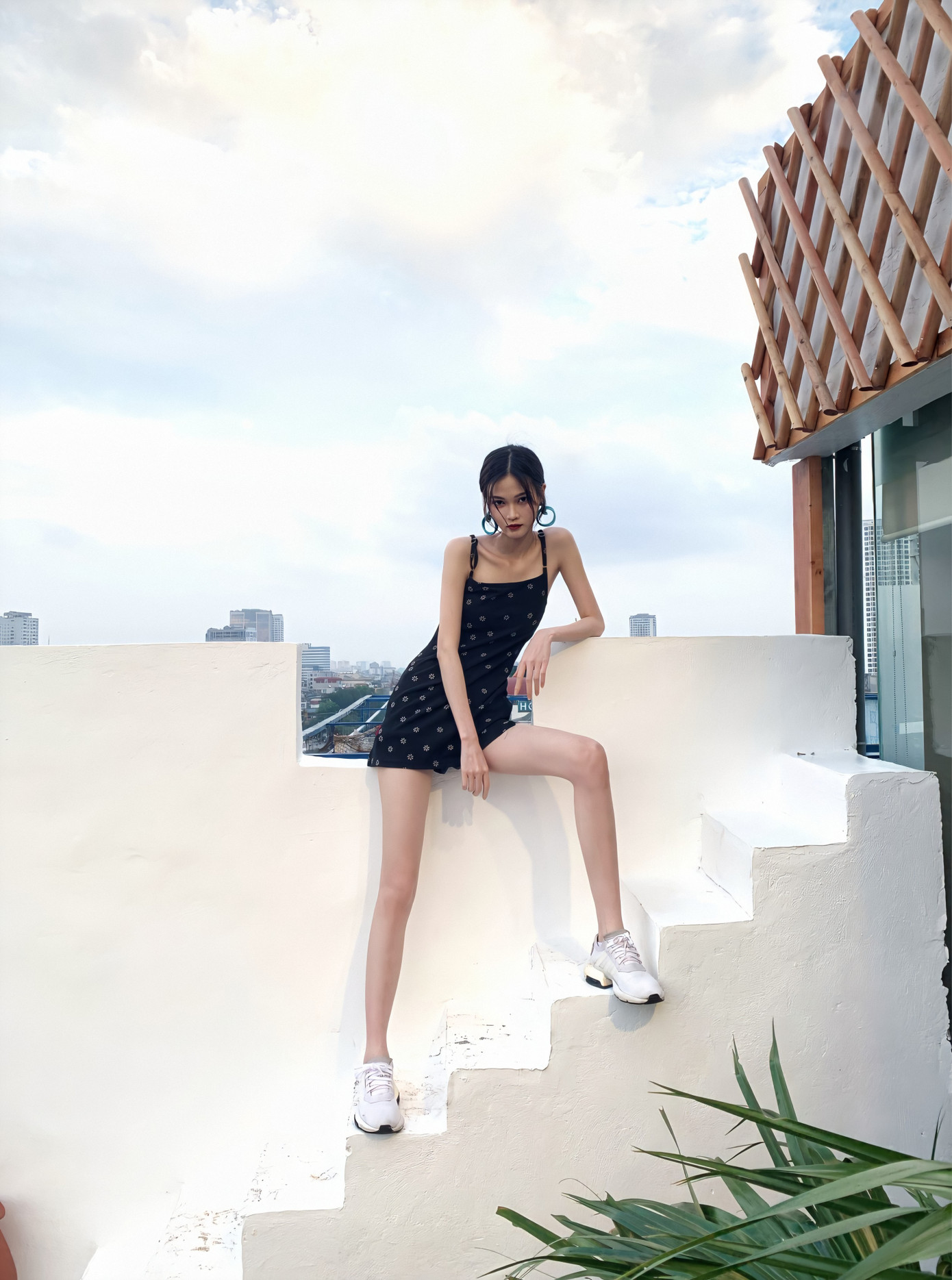 Bông hoa khác biệt giữa một rừng hoa ảnh 9