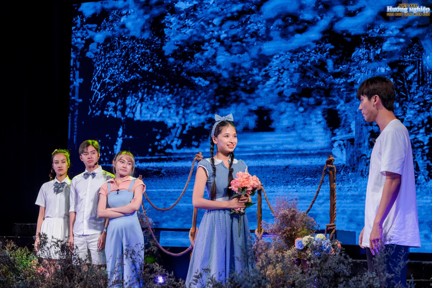 Nữ sinh trường Điện ảnh với quyết tâm: “Có công mài sắt, có ngày nên kim“ ảnh 17