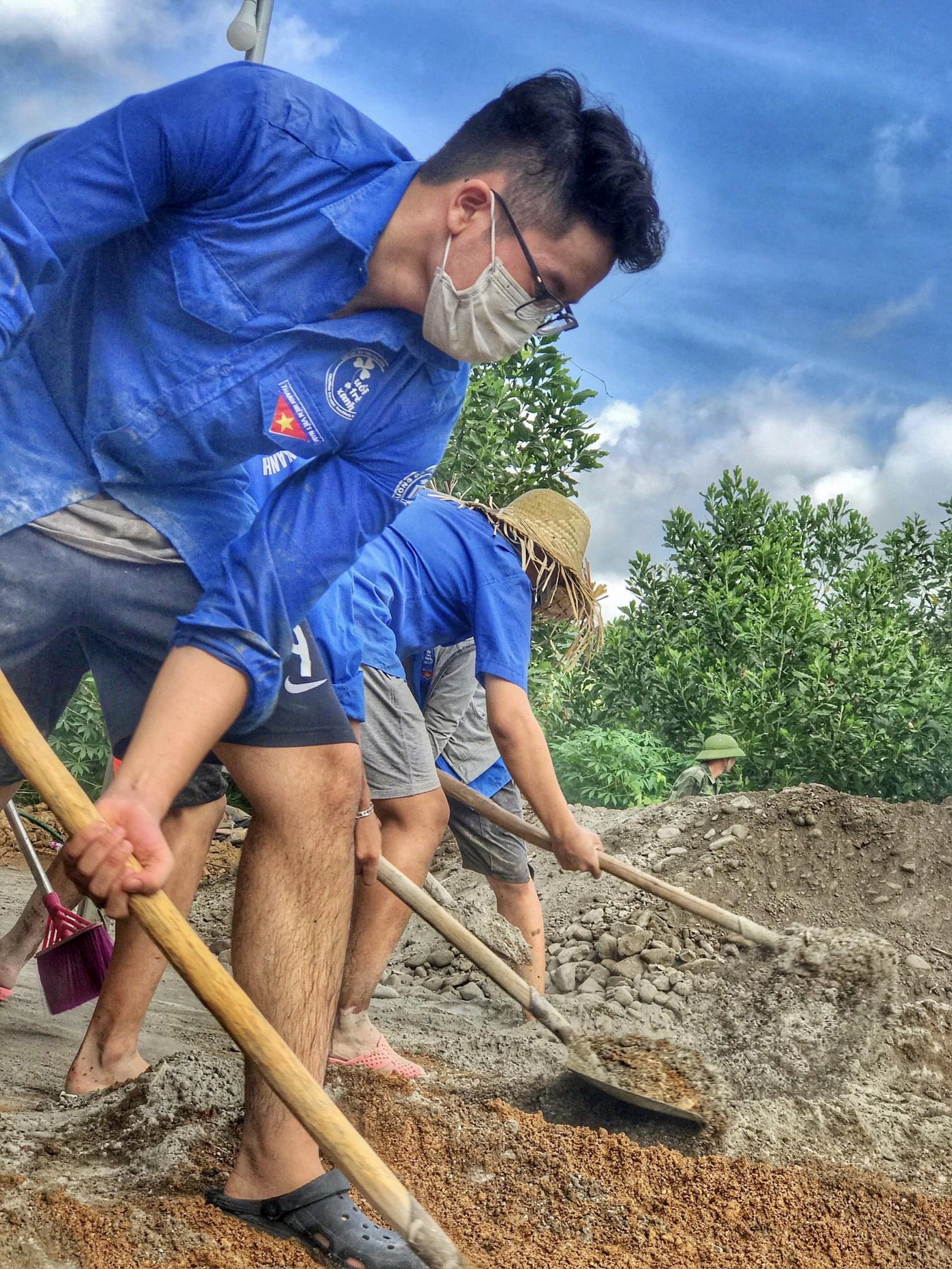 Mùa hè xanh tình nguyện của tuổi trẻ trường Đại học Thương Mại ảnh 6