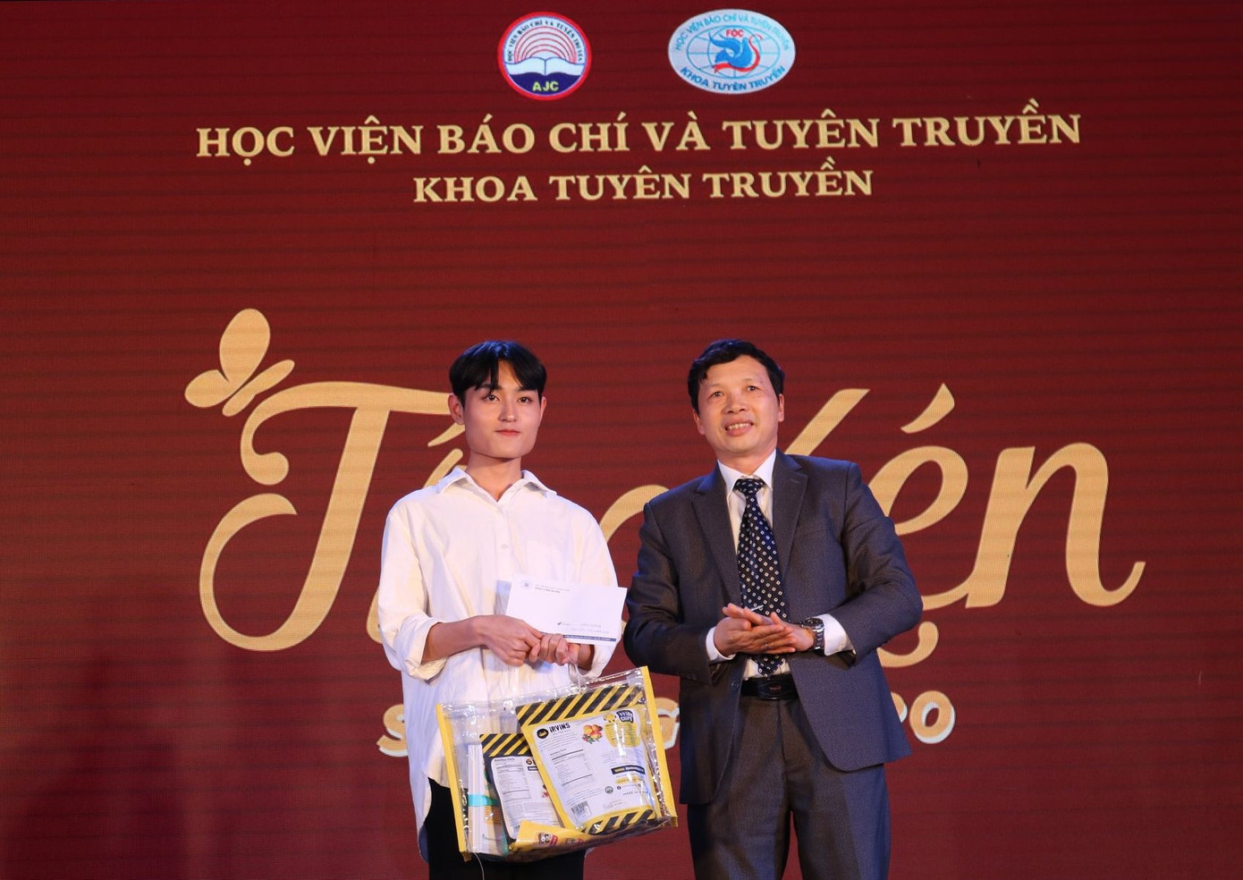 Đêm nhạc kịch “Spotlight 2020: Tổ Kén” đã khẳng định: “Kịch Báo chí không xem hơi phí” ảnh 1