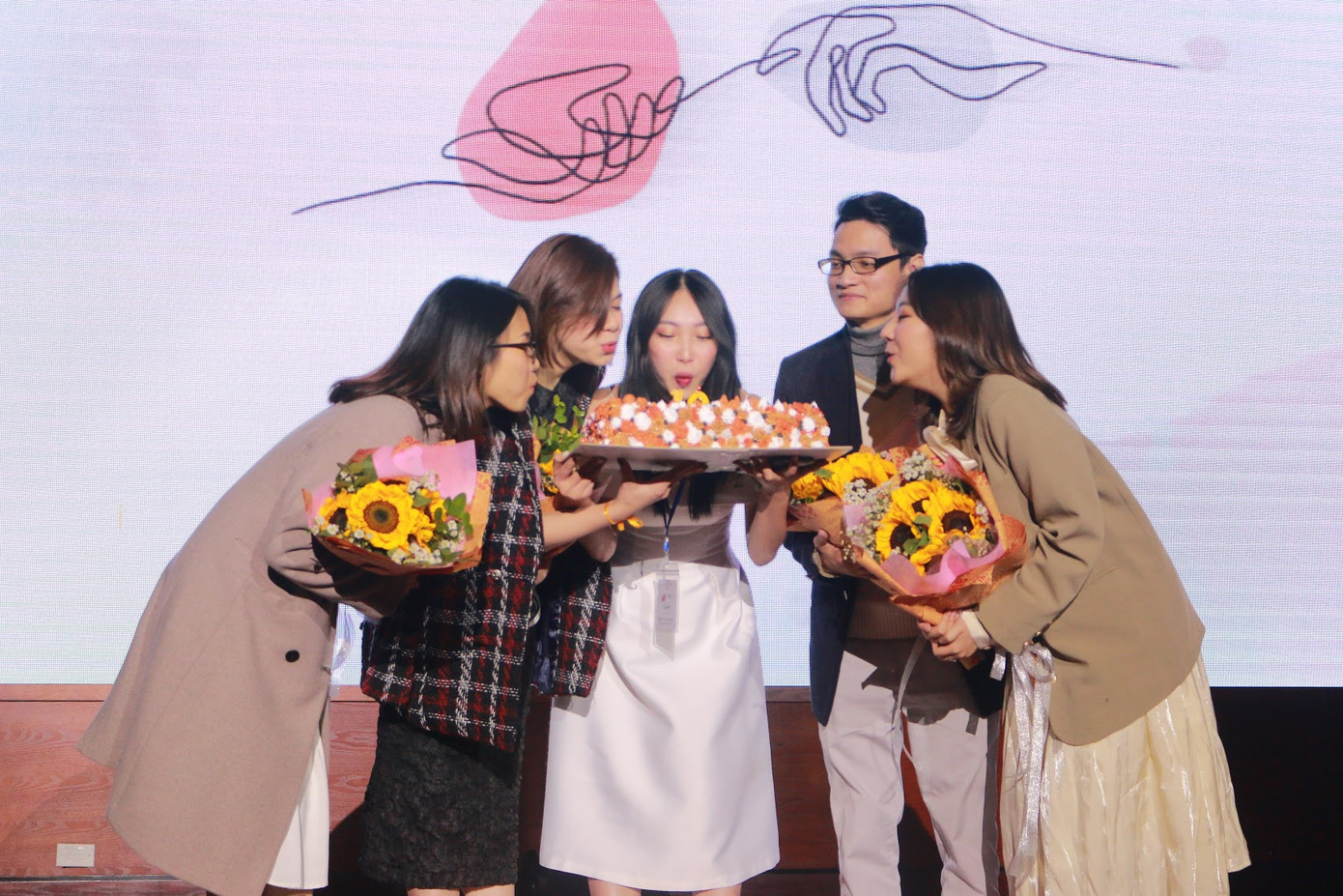 “Chạm” – nơi giao thoa âm nhạc nghệ thuật của sinh viên ĐH Luật ảnh 1