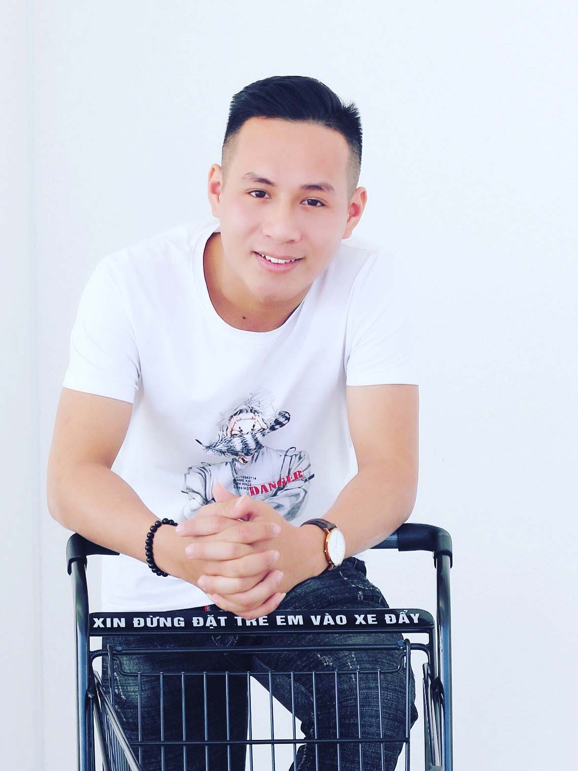 Hot boy đất Tổ toả sáng trên giảng đường đại học ảnh 7