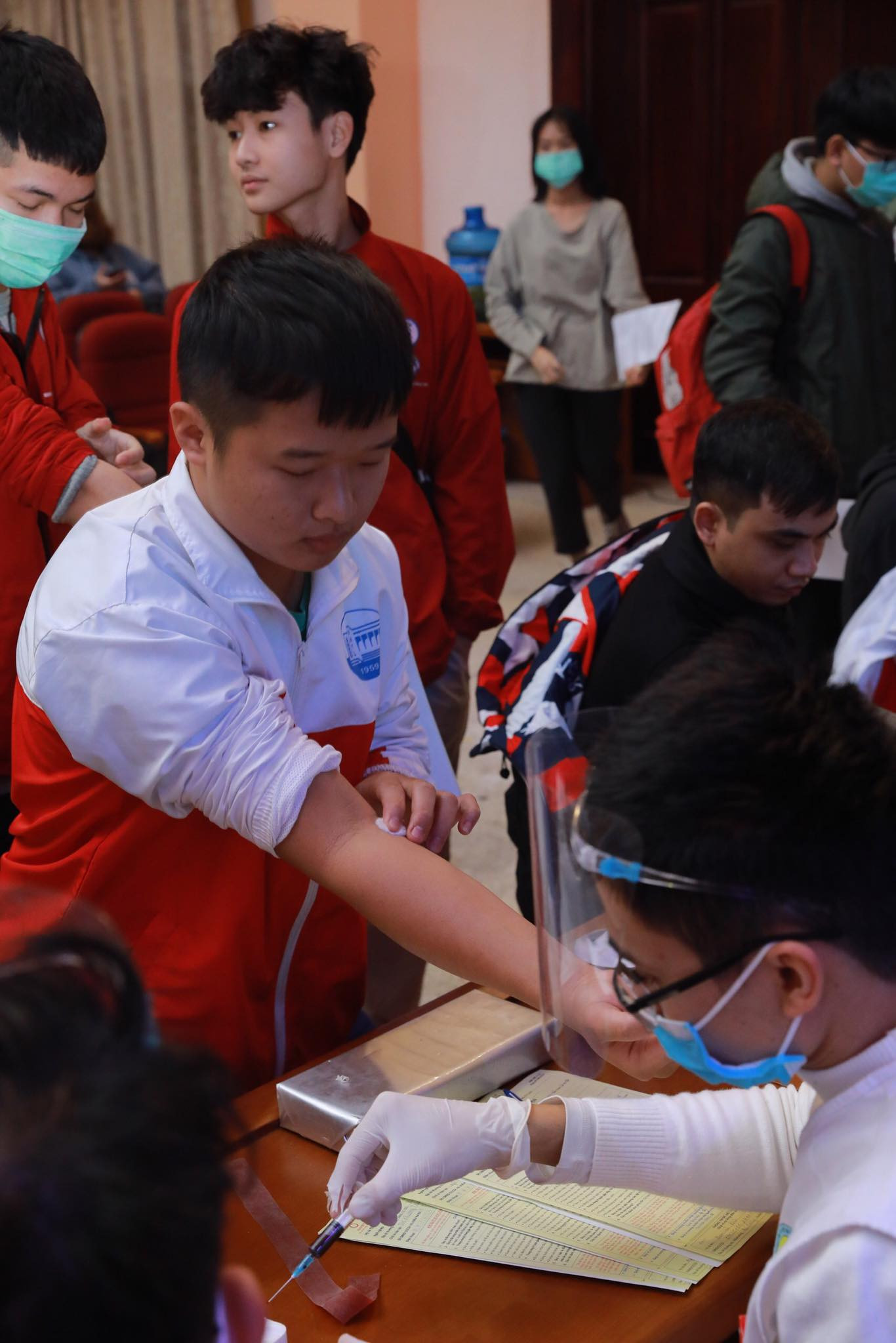 Hàng nghìn người tham gia hiến máu trong Ngày hội “Ánh Ban Mai” ảnh 3