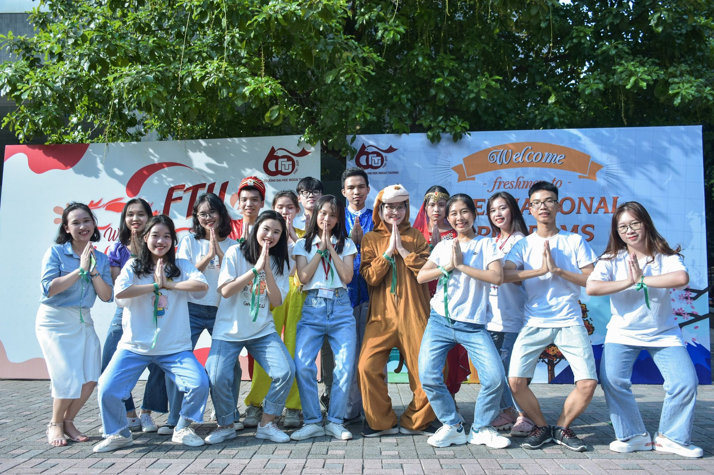 Thầy cô trường Đại học Ngoại thương “phá tan băng” cùng tân sinh viên ảnh 14