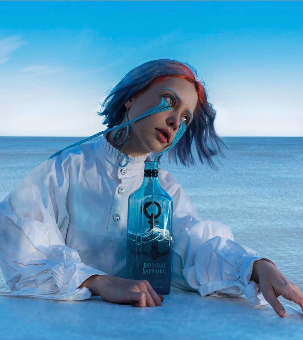 Không ngại khác biệt, hot girl Nga gây “sốt” với những bức ảnh kỳ quái đầy màu sắc ảnh 4