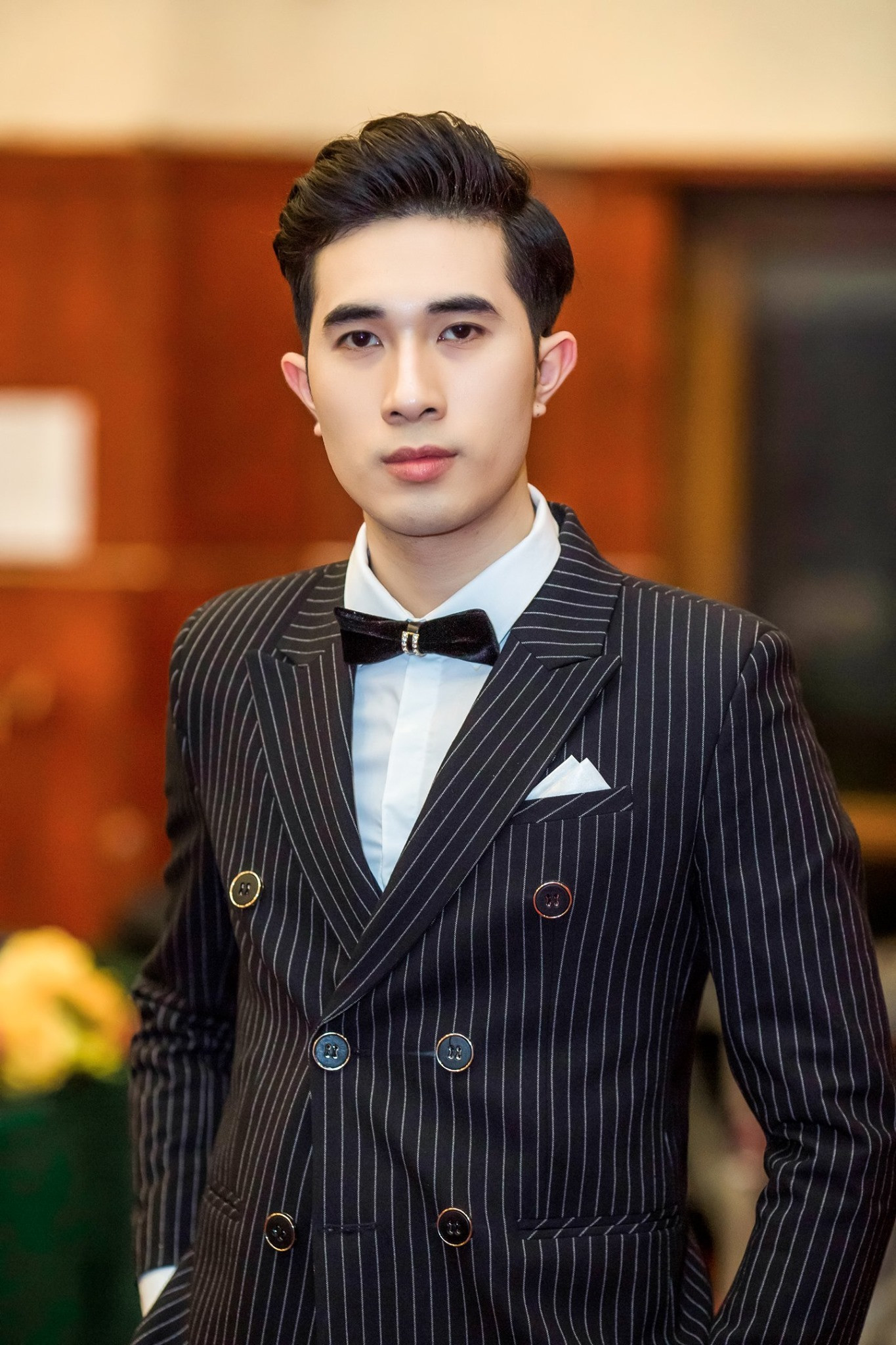 Truyền hình là công việc cần có sự linh hoạt, nhanh nhẹn và cập nhật. Nó đòi hỏi người làm nghề phải thật năng động và sáng tạo. Điều này cũng khiến cho quỹ thời gian để Lưu dành cho gia đình và bản thân cũng hạn chế hơn. Dù không muốn con trai vất vả nhưng mẹ của anh chàng vẫn là hậu phương vững chắc và ủng hộ đam mê của Lưu. Chàng MC “lém lỉnh” của VTV6 với hành trình chinh phục đam mê ảnh 7
