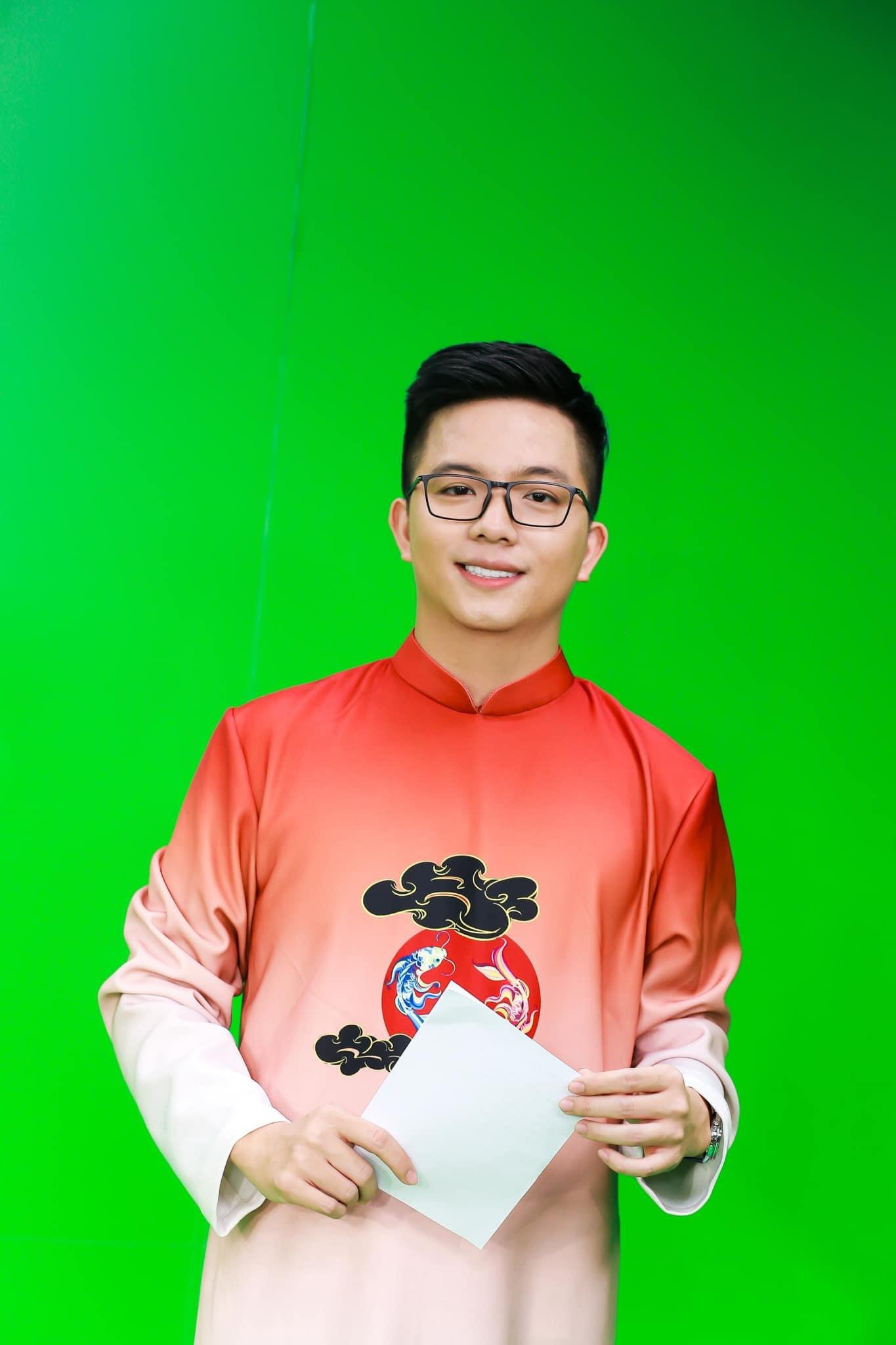 Câu chuyện truyền cảm hứng của MC, BTV kiêm thầy giáo ảnh 10