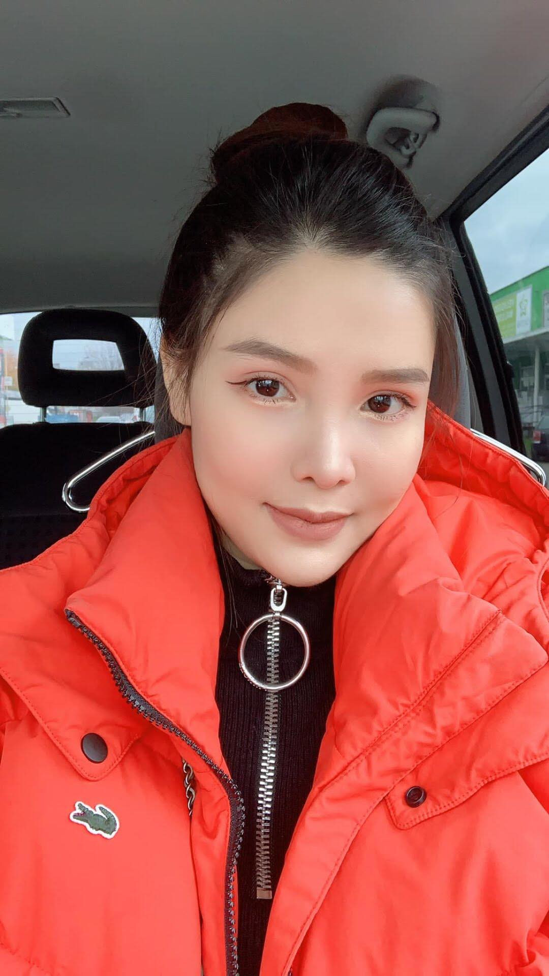 Chi Pu xuất hiện với phong cách sang chảnh; Thu Trang - Tiến Luật mặn nồng dù con đã lớn ảnh 17