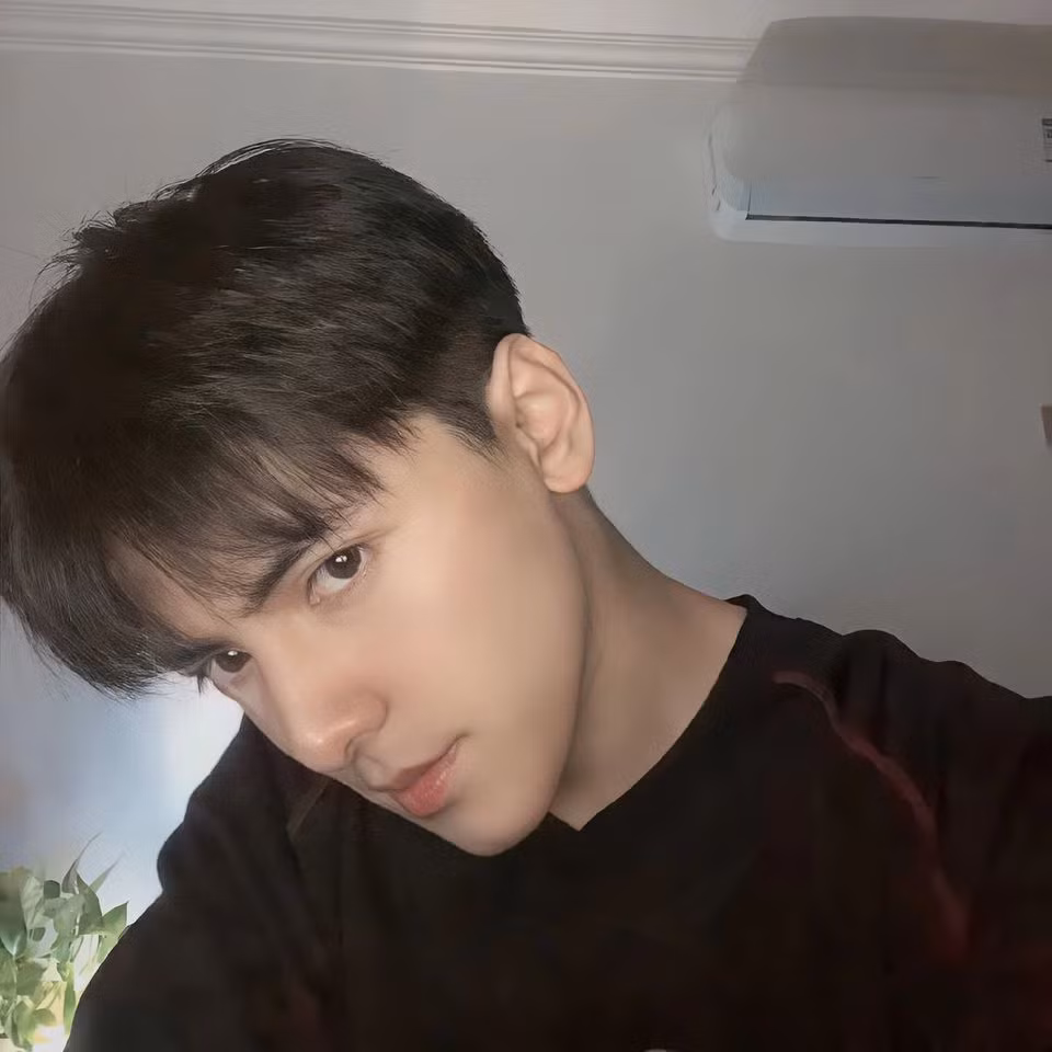 “Lost in Trùng Khánh” trước nhan sắc của cựu nam sinh trường Amsterdam mang hai dòng máu ảnh 9