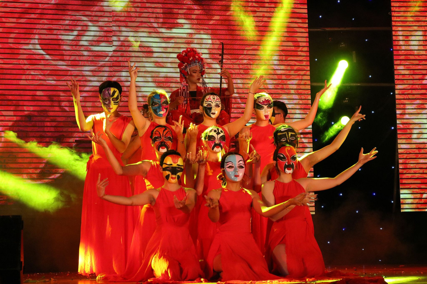 Đêm nhạc kịch “Spotlight 2020: Tổ Kén” đã khẳng định: “Kịch Báo chí không xem hơi phí” ảnh 2