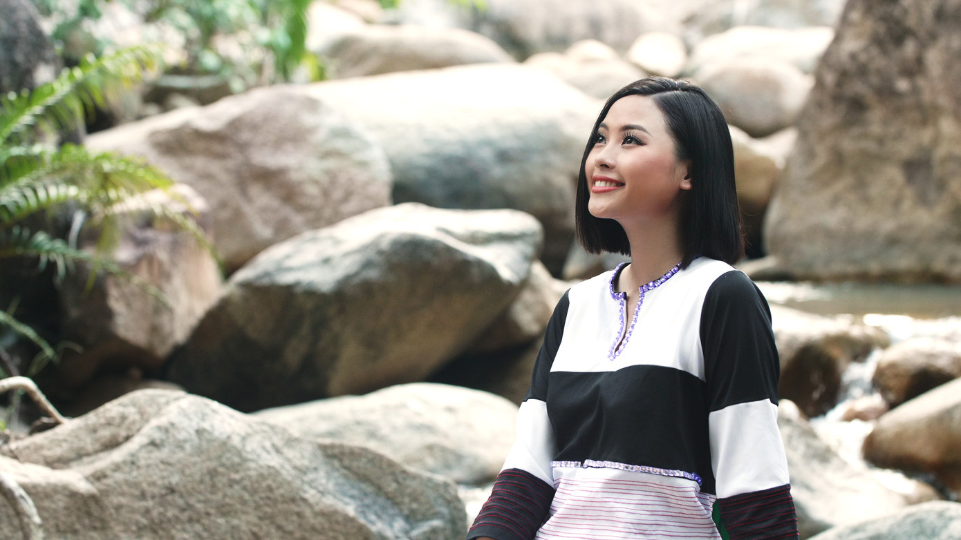 Người đẹp Đào Thị Hà diện trang phục Chăm quảng bá lễ hội văn hóa dân gian Khánh Hòa ảnh 3