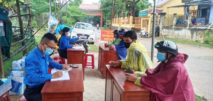 Khi cả nhà trường và sinh viên cùng chung tay chống dịch COVID-19 ảnh 12