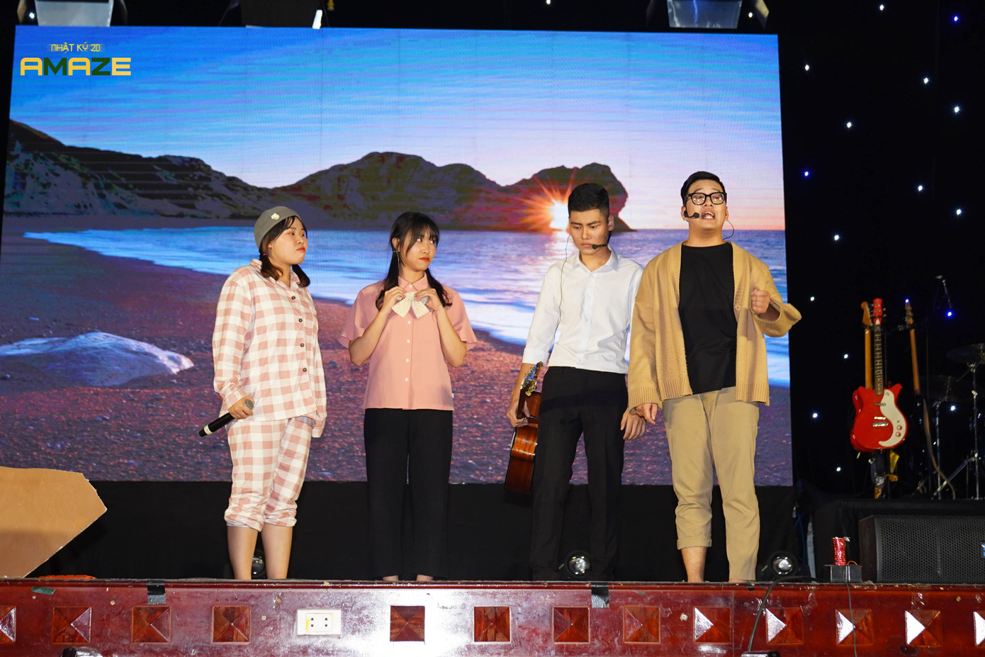 Ngọt Band cực ‘phiêu’ trong đêm đại nhạc hội chào tân sinh viên trường Báo ảnh 3