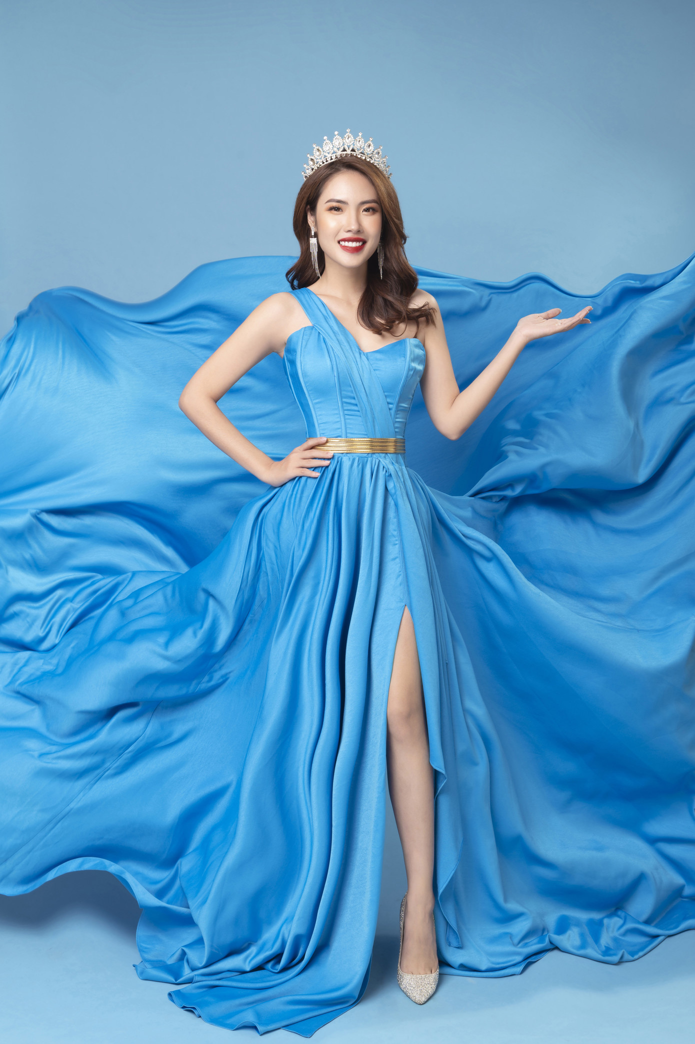 “Lụi tim” với nét quyến rũ của Á khôi Hồng Nhung trong bộ ảnh Giáng sinh ảnh 8