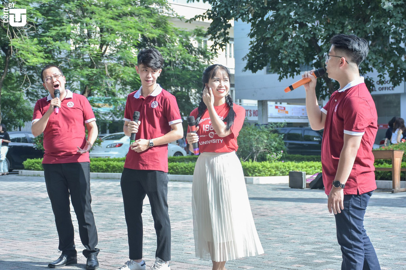 Thầy cô trường Đại học Ngoại thương “phá tan băng” cùng tân sinh viên ảnh 12