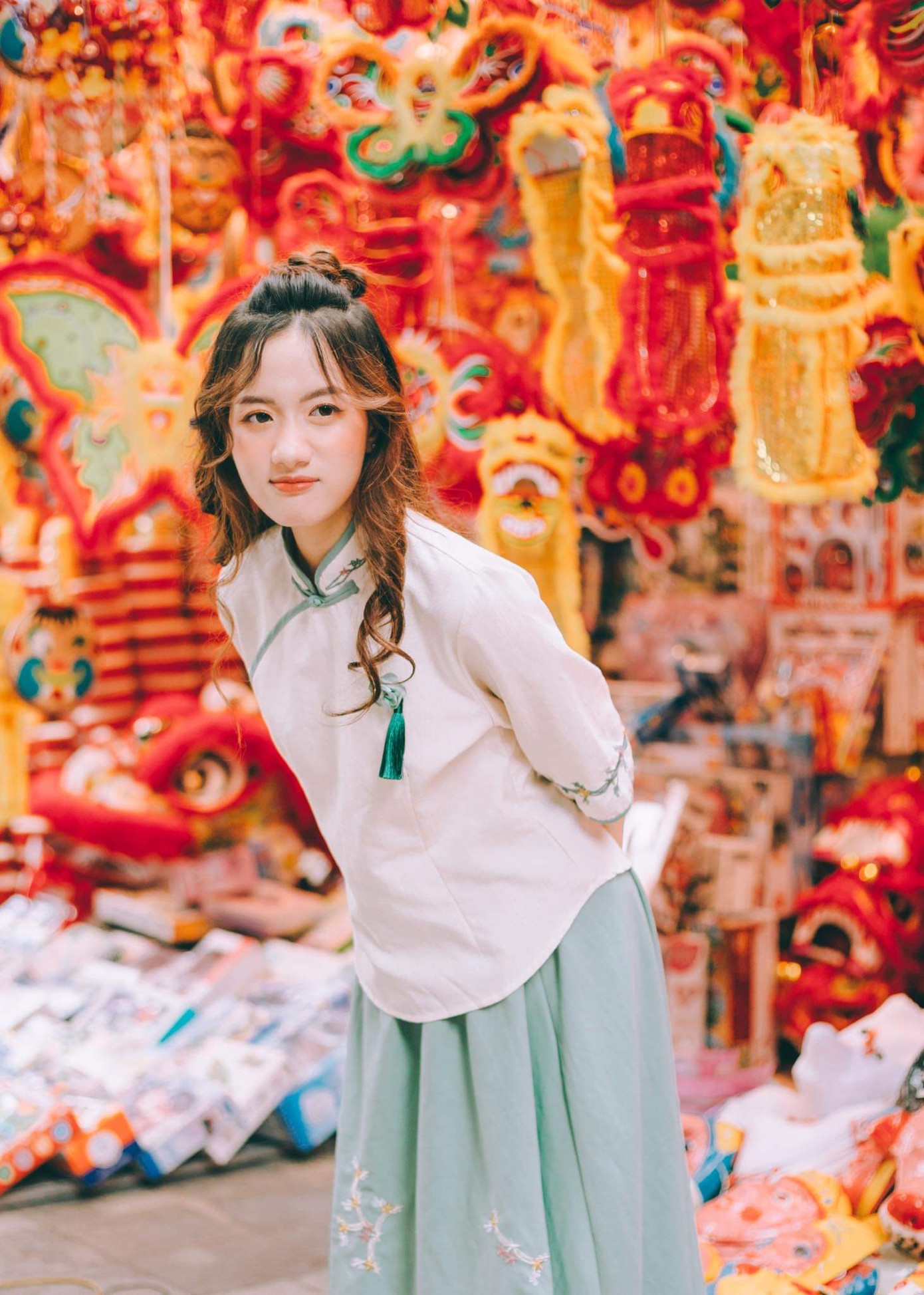 Nữ sinh 10X gây thương nhớ trong bộ ảnh đón Trung thu trên phố Hàng Mã ảnh 15