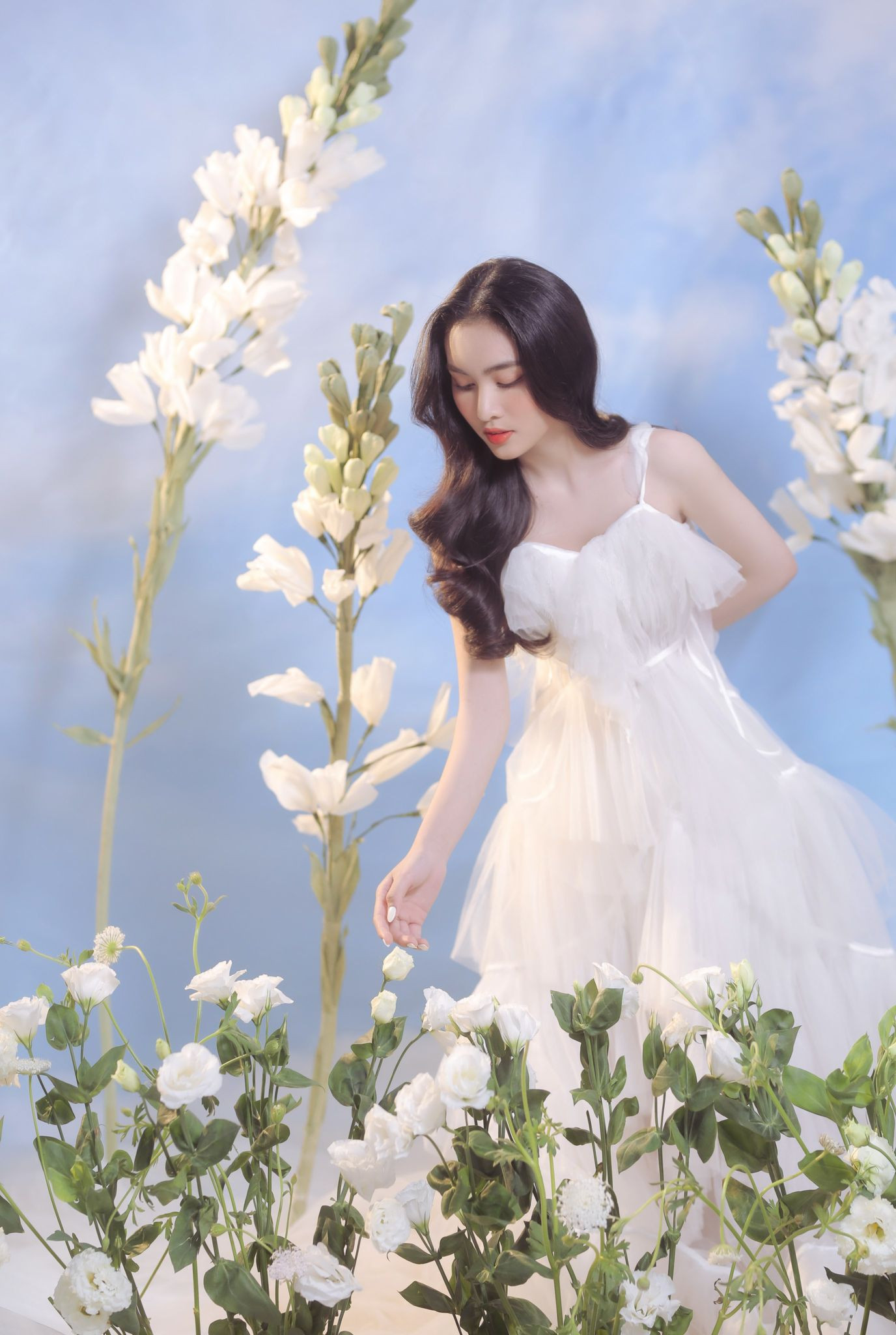 Người đẹp Hồng Nhung khoe vẻ đẹp hút hồn trong bộ ảnh đón năm mới ảnh 2