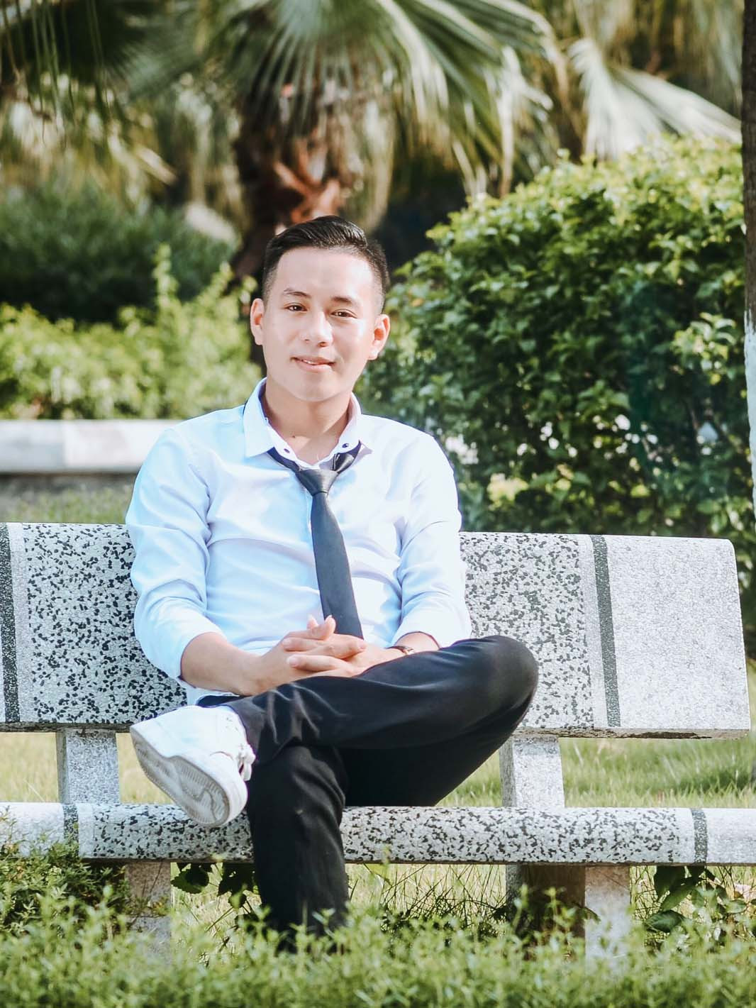 Hot boy đất Tổ toả sáng trên giảng đường đại học ảnh 4