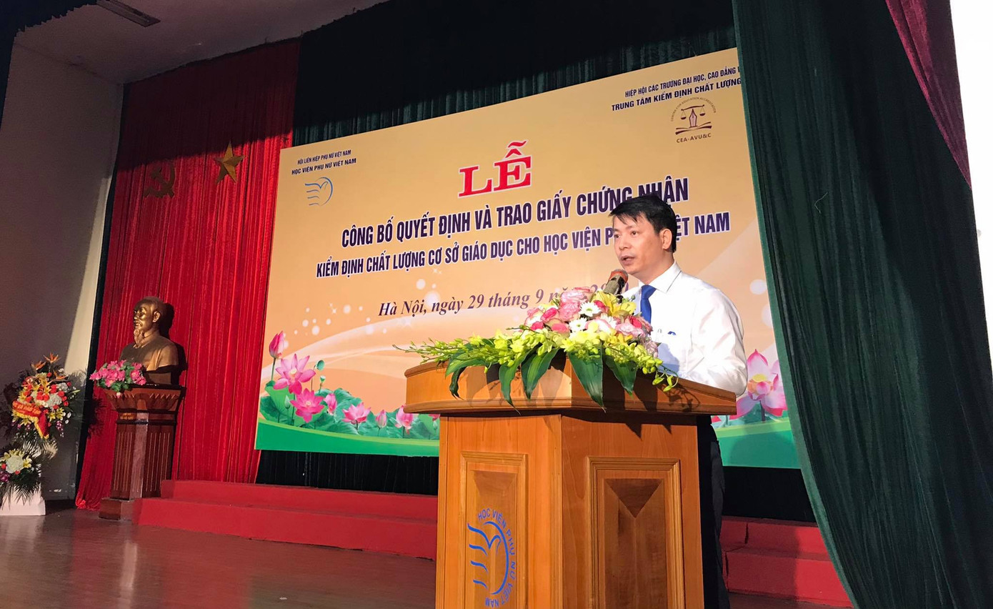 Lễ công bố quyết định và trao Giấy chứng nhận KĐCL giáo dục đối với HV Phụ nữ Việt Nam ảnh 1