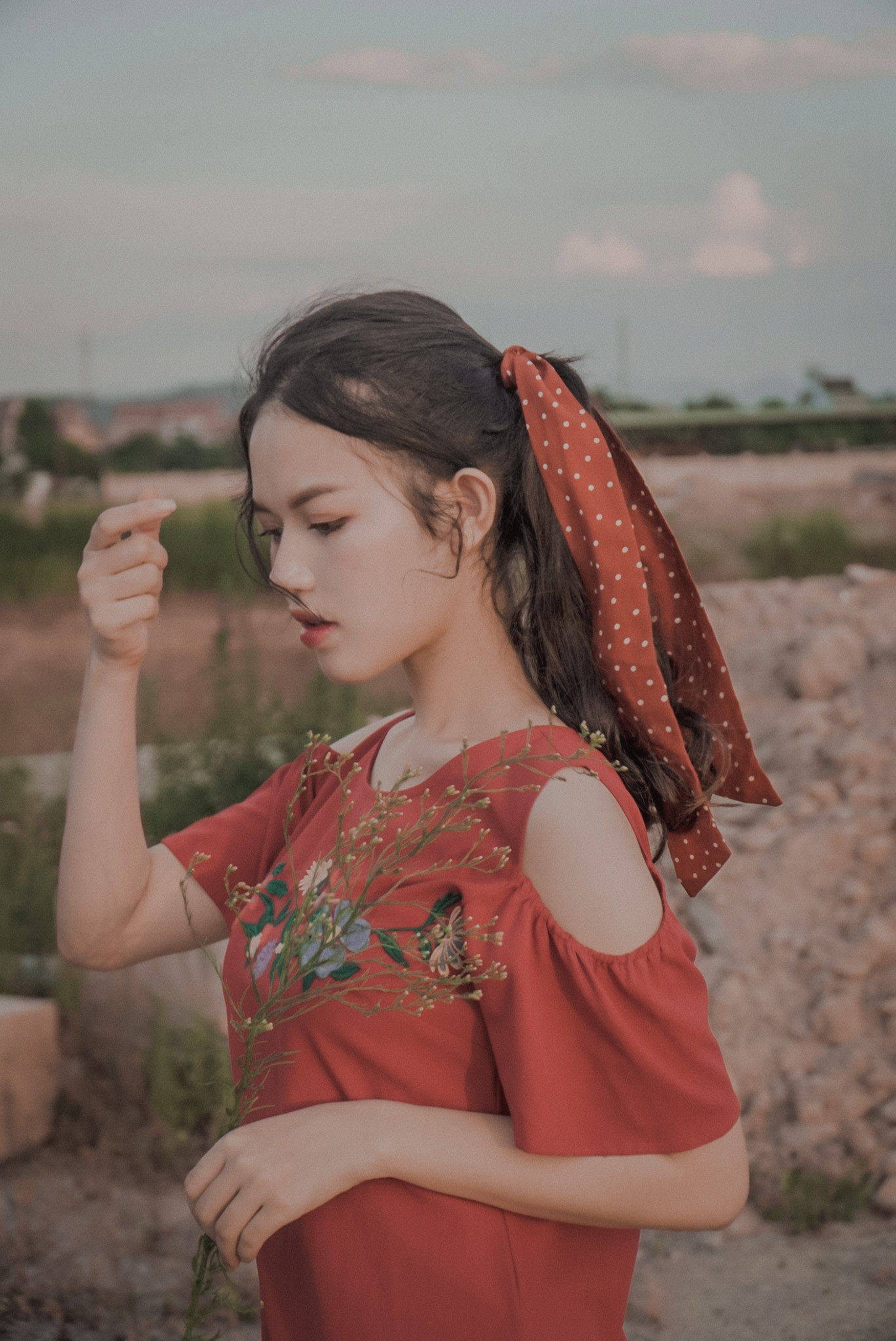 Sinh viên giỏi 3 năm kiêm người mẫu ảnh, diễn viên, Make-up Artist và dẫn chương trình ảnh 8