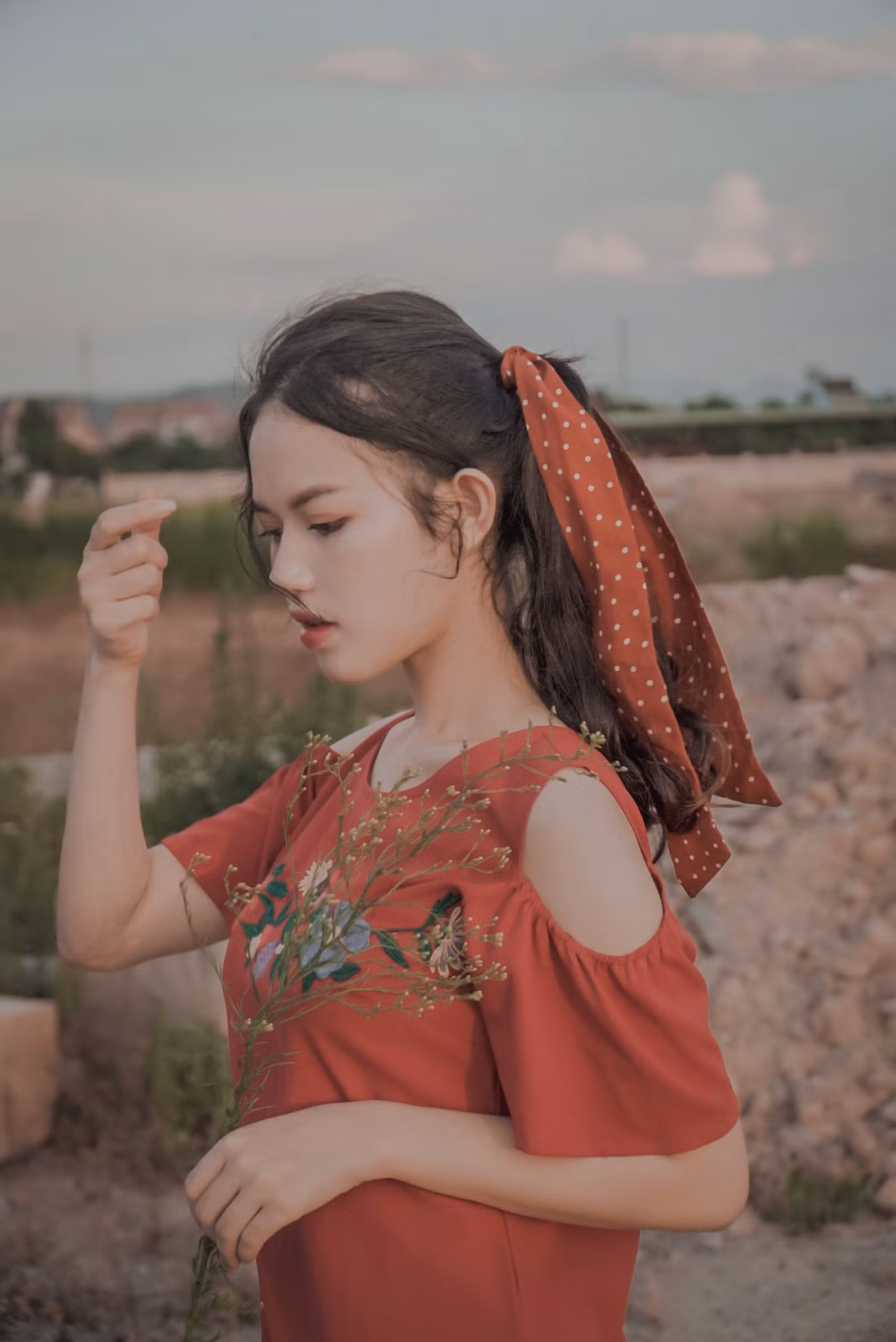 Sinh viên giỏi 3 năm kiêm người mẫu ảnh, diễn viên, Make-up Artist và dẫn chương trình ảnh 8
