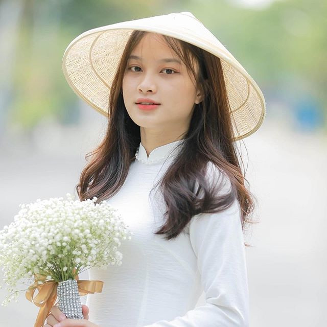 Vẻ đẹp tỏa sáng của nữ sinh đến từ miền đất đỏ bazan ảnh 1