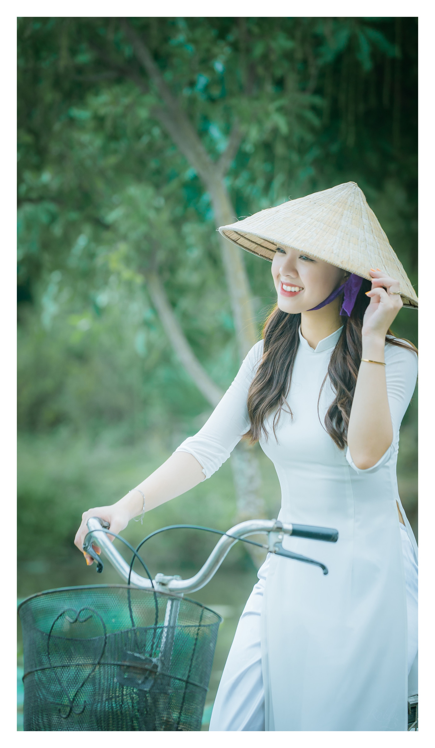 Cô sinh viên khoa Luật đam mê dẫn chương trình ảnh 9