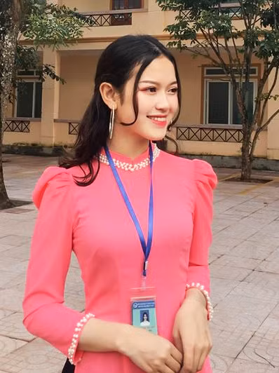 Sinh viên giỏi 3 năm kiêm người mẫu ảnh, diễn viên, Make-up Artist và dẫn chương trình ảnh 7